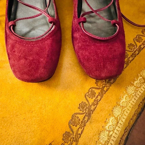 Stuart Weitzman Wine Burgundy Cordon Ballerina Lace Up Suede Pumps Size 4